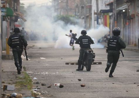 Fronteira entre Venezuela e Colômbia teve Confronto neste Sábado ≡ #Crise #Venezuela #Colômbia → Leia no #JornaldosCanyons #JdC 01.jpg